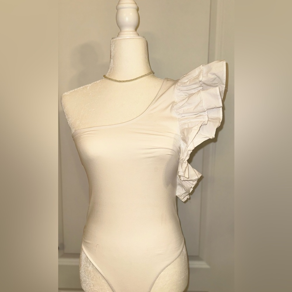 One shoulder ruffle bodysuit